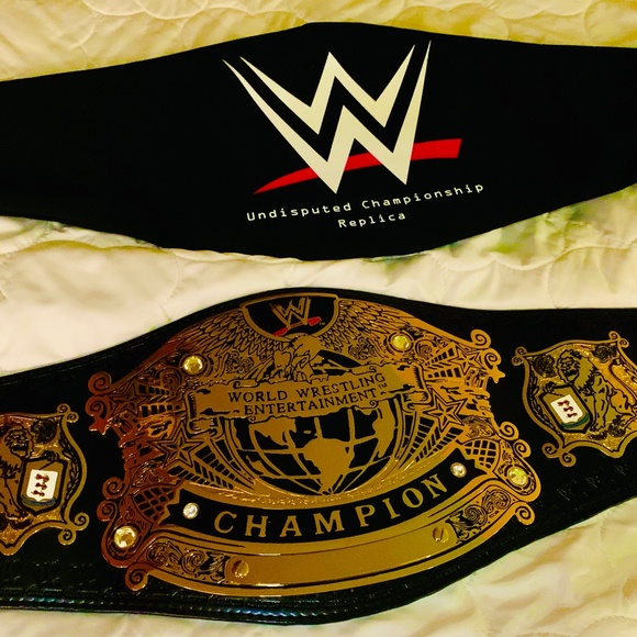 WWE UNDISPUTED CHAMPIONSHIP VERSION 1 RARE LIMITED EDITION - Picture 1 of 10